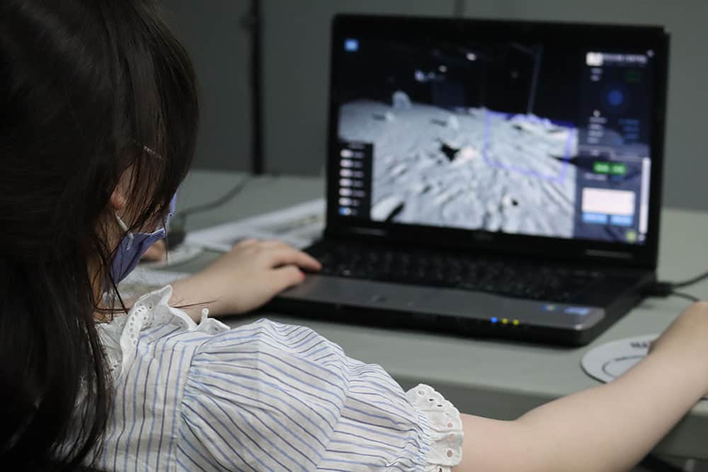 Students learning how to operate a rover on Mars during a production demonstration from a MCSS-Pinnguaq collaboration